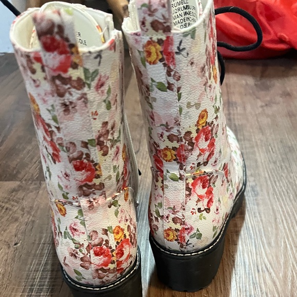 Floral combat boot - Picture 9 of 9